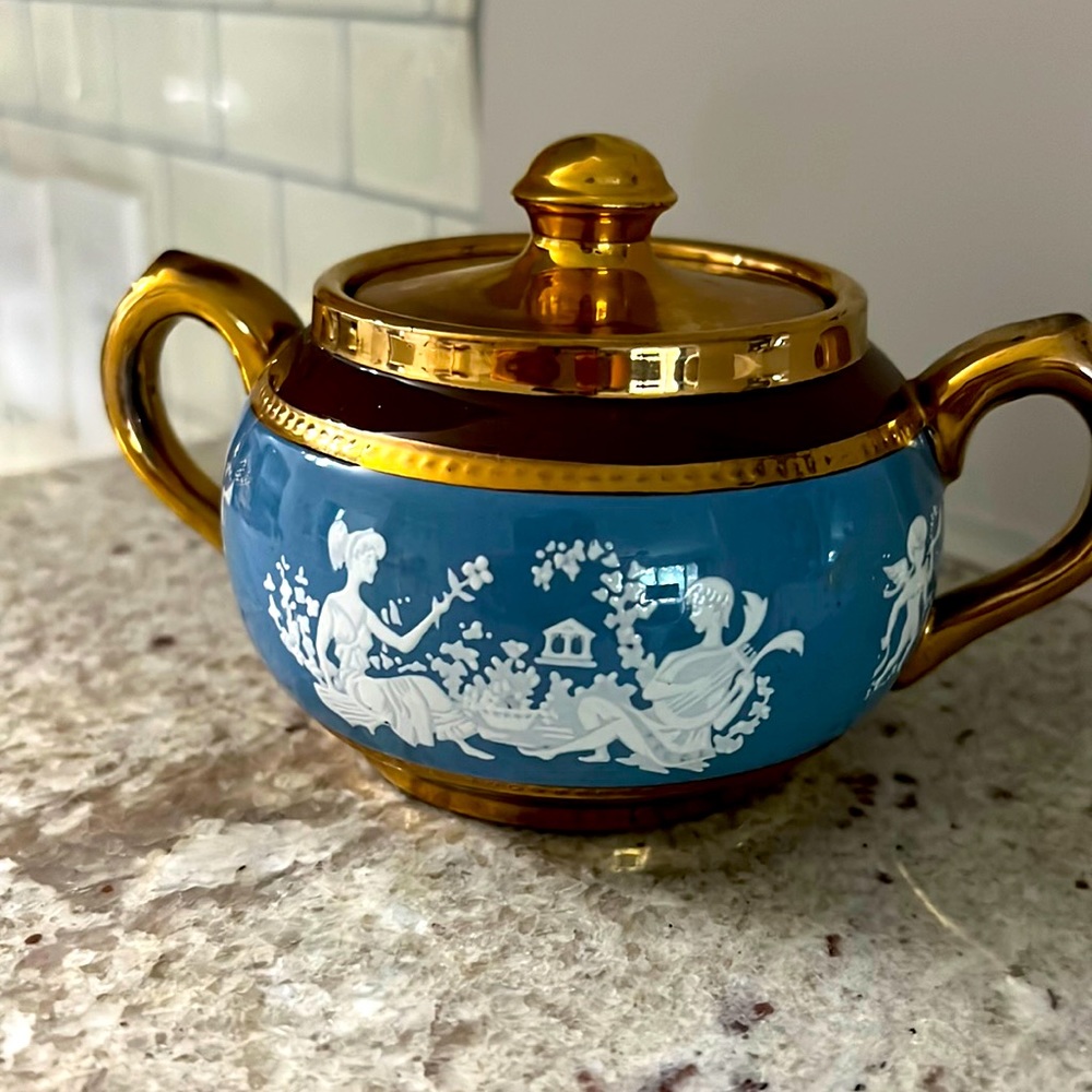 Wedgewood cameo dish